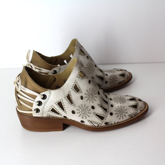 Musse & Cloud Western laser cut distressed white Booties Ankle boots 5 US  / 36 - Picture 4 of 14